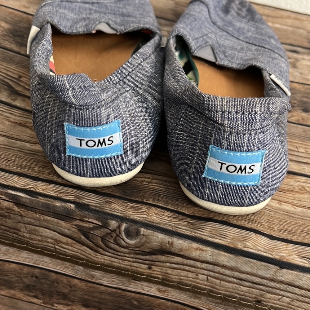 Toms - Picture 3 of 4
